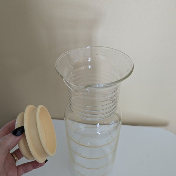 PYREX 8014 VINTAGE 1970s GLASS JUICE PITCHER CARAFE - Picture 2 of 3